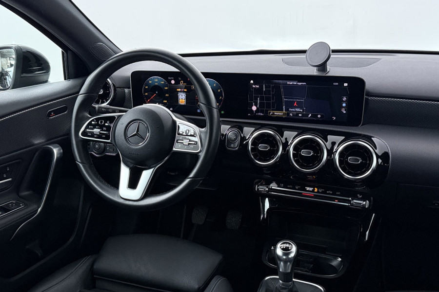 Mercedes-Benz A-Klasse 200 Business Solution AMG(Goed ondH, Navi, Parkeersen V+A, StoelV, Climate Con, Cruise Con, Etc)