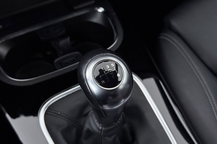 Mercedes-Benz A-Klasse 200 Business Solution AMG(Goed ondH, Navi, Parkeersen V+A, StoelV, Climate Con, Cruise Con, Etc)