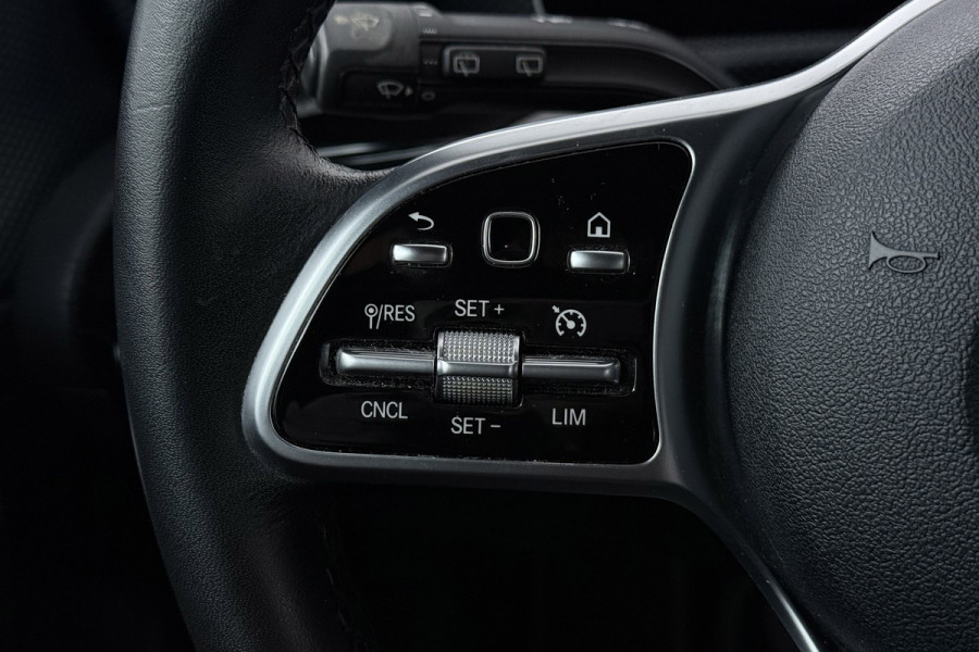 Mercedes-Benz A-Klasse 200 Business Solution AMG(Goed ondH, Navi, Parkeersen V+A, StoelV, Climate Con, Cruise Con, Etc)