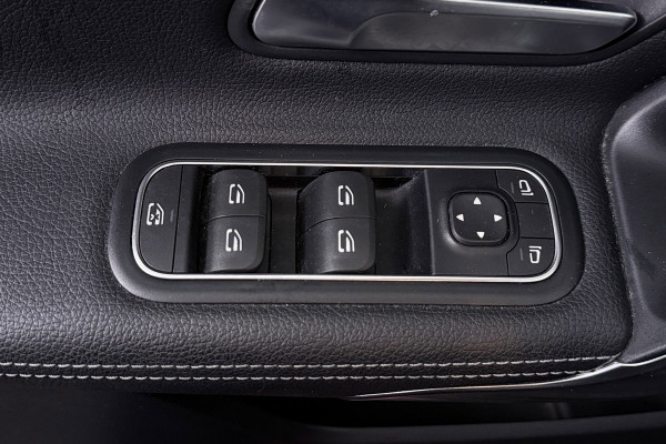 Mercedes-Benz A-Klasse 200 Business Solution AMG(Goed ondH, Navi, Parkeersen V+A, StoelV, Climate Con, Cruise Con, Etc)