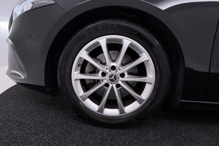 Mercedes-Benz A-Klasse 200 Business Solution AMG(Goed ondH, Navi, Parkeersen V+A, StoelV, Climate Con, Cruise Con, Etc)
