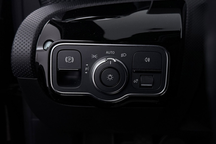 Mercedes-Benz A-Klasse 200 Business Solution AMG(Goed ondH, Navi, Parkeersen V+A, StoelV, Climate Con, Cruise Con, Etc)