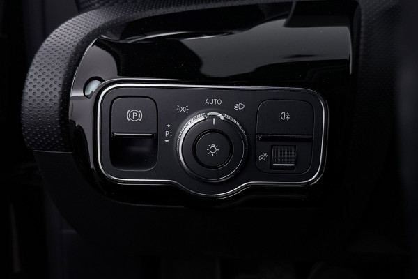 Mercedes-Benz A-Klasse 200 Business Solution AMG(Goed ondH, Navi, Parkeersen V+A, StoelV, Climate Con, Cruise Con, Etc)