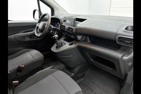 Citroën Berlingo 1.2 Benzine 111PK Euro6 / Distributie is vervangen  /Trekhaak / RVS imperiaal  / Schuifdeur / Airco / Pdc / Apk 01-2027