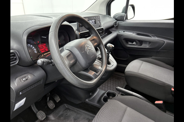 Citroën Berlingo 1.2 Benzine 111PK Euro6 / Distributie is vervangen  /Trekhaak / RVS imperiaal  / Schuifdeur / Airco / Pdc / Apk 01-2027