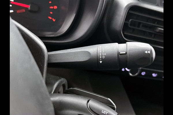 Citroën Berlingo 1.2 Benzine 111PK Euro6 / Distributie is vervangen  /Trekhaak / RVS imperiaal  / Schuifdeur / Airco / Pdc / Apk 01-2027
