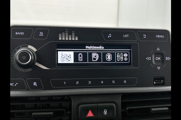 Citroën Berlingo 1.2 Benzine 111PK Euro6 / Distributie is vervangen  /Trekhaak / RVS imperiaal  / Schuifdeur / Airco / Pdc / Apk 01-2027