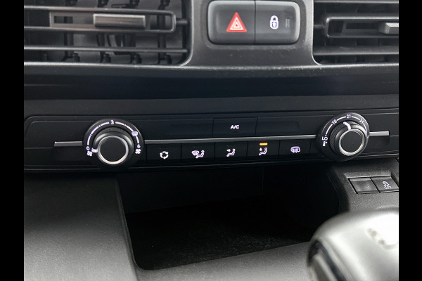 Citroën Berlingo 1.2 Benzine 111PK Euro6 / Distributie is vervangen  /Trekhaak / RVS imperiaal  / Schuifdeur / Airco / Pdc / Apk 01-2027