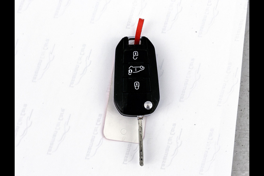 Citroën Berlingo 1.2 Benzine 111PK Euro6 / Distributie is vervangen  /Trekhaak / RVS imperiaal  / Schuifdeur / Airco / Pdc / Apk 01-2027