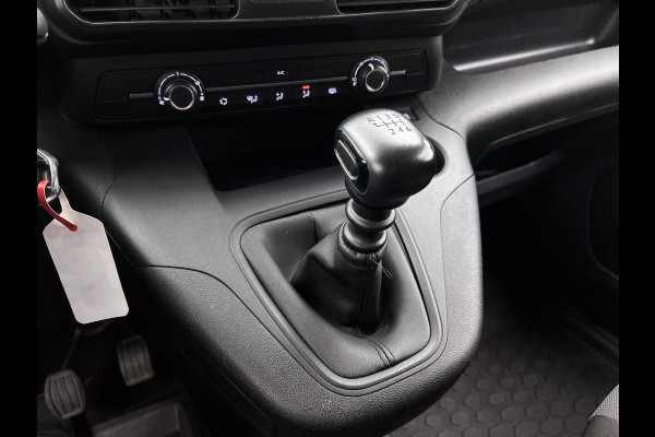 Citroën Berlingo 1.2 Benzine 111PK Euro6 / Distributie is vervangen  /Trekhaak / RVS imperiaal  / Schuifdeur / Airco / Pdc / Apk 01-2027