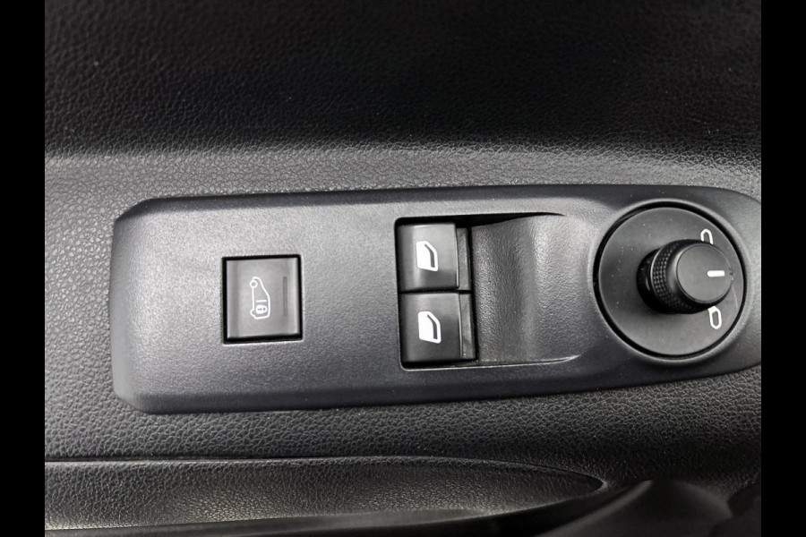Citroën Berlingo 1.2 Benzine 111PK Euro6 / Distributie is vervangen  /Trekhaak / RVS imperiaal  / Schuifdeur / Airco / Pdc / Apk 01-2027