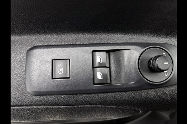 Citroën Berlingo 1.2 Benzine 111PK Euro6 / Distributie is vervangen  /Trekhaak / RVS imperiaal  / Schuifdeur / Airco / Pdc / Apk 01-2027