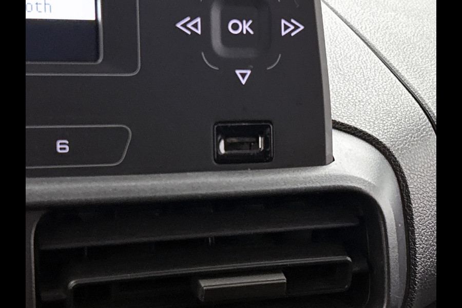 Citroën Berlingo 1.2 Benzine 111PK Euro6 / Distributie is vervangen  /Trekhaak / RVS imperiaal  / Schuifdeur / Airco / Pdc / Apk 01-2027