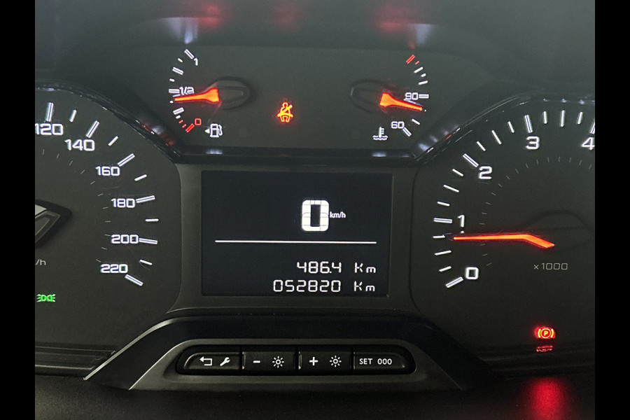 Peugeot Partner 1.2 Benzine 111PK Euro6 Premium / Airco / Navigatie / Cruise-ctr. / Schuifdeur + Raam / Radio multimedia / Apk 08-2027