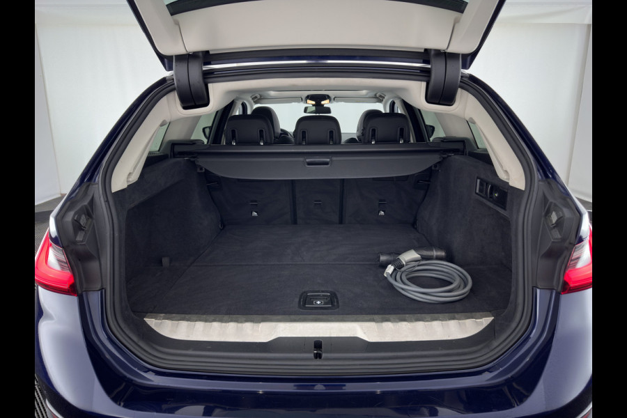 BMW 3 Serie Touring 320e Business Edition Plus (Plug-in) (INCL-BTW) Aut. *PANO | LASER-LED | LEATHER | HEATED-SPORTSEATS | HIFI-SOUND | KEYLESS | DIGI-COCKPIT | NAVI-FULLMAP | DAB | AMBIENTLIGHT | PRIVACY-GLASS | ECC | PDC | CRUISE | TOWBAR | 19''A