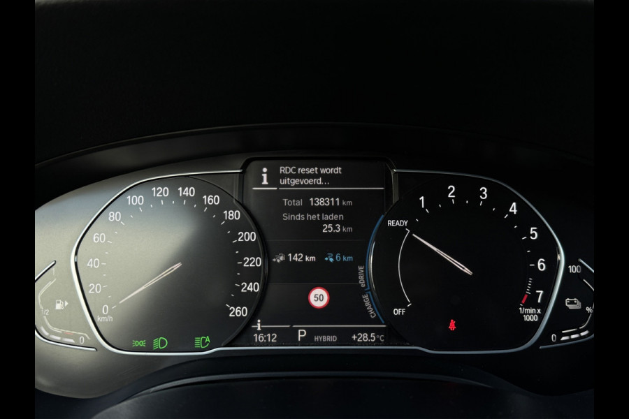BMW 5 Serie Touring 530e M-Sport | Trekhaak | 360 | ACC | Dealer onderhouden | Elektrische achterklep | Stoelverwraming | LED