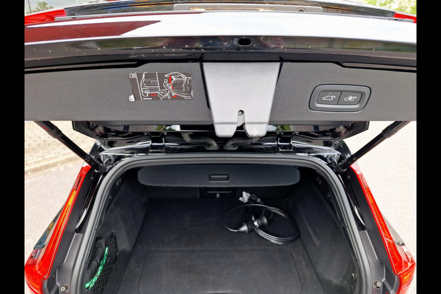 Volvo V60 2.0 T8 Twin Engine AWD R-Design | SOH: 94,3% | Pano | H&K | Luxury Line | HUD | Massage & Memory Leder |