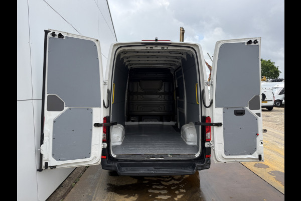Volkswagen Crafter 2.0 TDI 140PK Nieuw Model! L3H3 Camera Climate control Carplay Parkeersensoren v+a