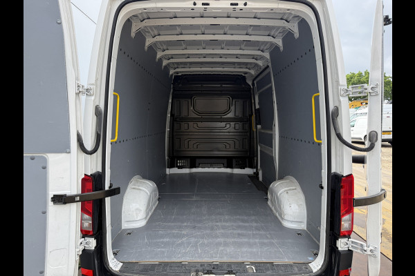 Volkswagen Crafter 2.0 TDI 140PK Nieuw Model! L3H3 Camera Climate control Carplay Parkeersensoren v+a
