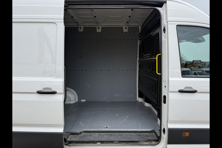 Volkswagen Crafter 2.0 TDI 140PK Nieuw Model! L3H3 Camera Climate control Carplay Parkeersensoren v+a