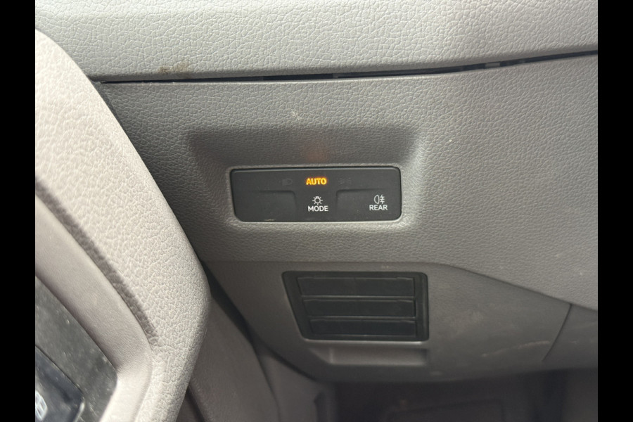 Volkswagen Crafter 2.0 TDI 140PK Nieuw Model! L3H3 Camera Climate control Carplay Parkeersensoren v+a