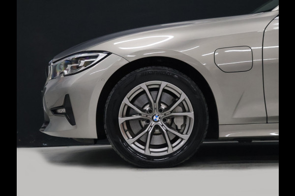 BMW 3 Serie Touring 330e eDrive M Sport [CAMERA, APPLE CARPLAY, ANDROID, TREKHAAK, CRUISE, STOELVERWARMING, ELEKTRISCHE ACHTERKLEP, PDC, NAVIGATIE, NIEUWSTAAT]