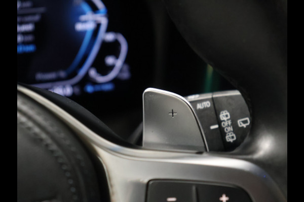 BMW 3 Serie Touring 330e eDrive M Sport [CAMERA, APPLE CARPLAY, ANDROID, TREKHAAK, CRUISE, STOELVERWARMING, ELEKTRISCHE ACHTERKLEP, PDC, NAVIGATIE, NIEUWSTAAT]