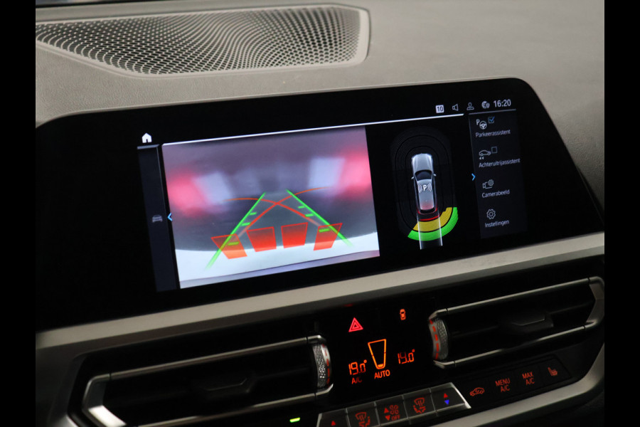 BMW 3 Serie Touring 330e eDrive M Sport [CAMERA, APPLE CARPLAY, ANDROID, TREKHAAK, CRUISE, STOELVERWARMING, ELEKTRISCHE ACHTERKLEP, PDC, NAVIGATIE, NIEUWSTAAT]