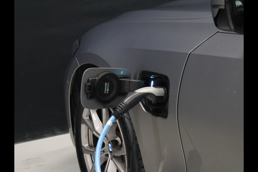 BMW 3 Serie Touring 330e eDrive M Sport [CAMERA, APPLE CARPLAY, ANDROID, TREKHAAK, CRUISE, STOELVERWARMING, ELEKTRISCHE ACHTERKLEP, PDC, NAVIGATIE, NIEUWSTAAT]