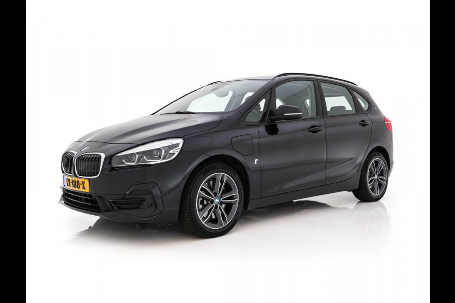 BMW 2 Serie Active Tourer 225xe iPerformance Saphir Edition {SOH-84%} Aut. *LEATHER | HEAD-UP | FULL-LED | HEATED-SPORTSEATS | CAMERA | NAVI-FULLMAP | PRIVACY-GLASS | ECC | PDC | 17''ALU*