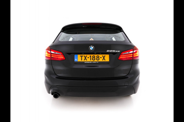 BMW 2 Serie Active Tourer 225xe iPerformance Saphir Edition {SOH-84%} Aut. *LEATHER | HEAD-UP | FULL-LED | HEATED-SPORTSEATS | CAMERA | NAVI-FULLMAP | PRIVACY-GLASS | ECC | PDC | 17''ALU*