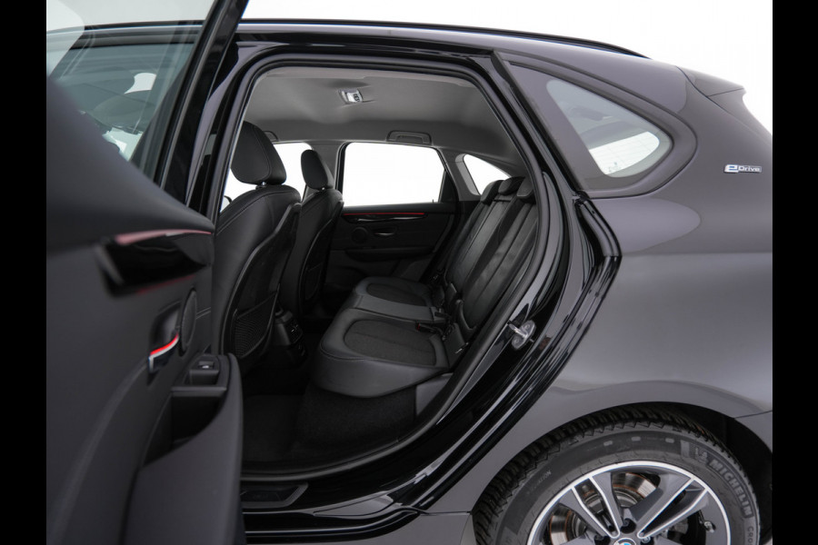 BMW 2 Serie Active Tourer 225xe iPerformance Saphir Edition {SOH-84%} Aut. *LEATHER | HEAD-UP | FULL-LED | HEATED-SPORTSEATS | CAMERA | NAVI-FULLMAP | PRIVACY-GLASS | ECC | PDC | 17''ALU*