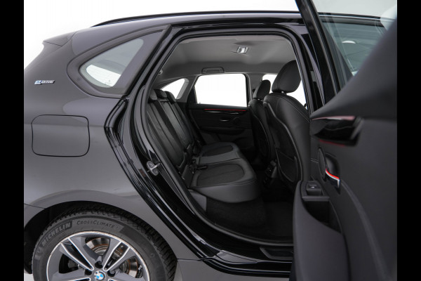 BMW 2 Serie Active Tourer 225xe iPerformance Saphir Edition {SOH-84%} Aut. *LEATHER | HEAD-UP | FULL-LED | HEATED-SPORTSEATS | CAMERA | NAVI-FULLMAP | PRIVACY-GLASS | ECC | PDC | 17''ALU*