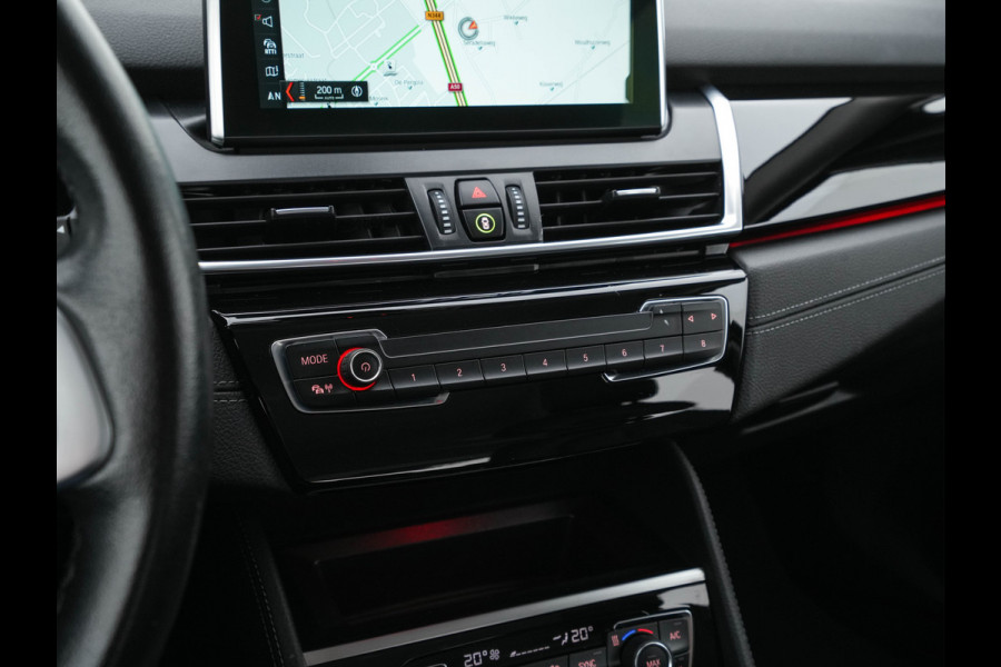 BMW 2 Serie Active Tourer 225xe iPerformance Saphir Edition {SOH-84%} Aut. *LEATHER | HEAD-UP | FULL-LED | HEATED-SPORTSEATS | CAMERA | NAVI-FULLMAP | PRIVACY-GLASS | ECC | PDC | 17''ALU*