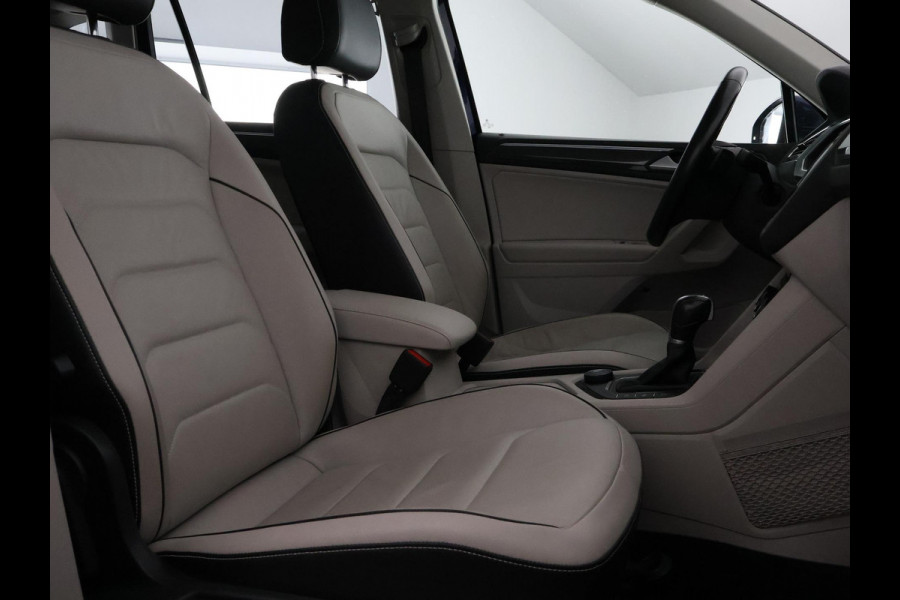 Volkswagen Tiguan 2.0 TSI 4Motion Highline Business Automaat | 360° Camera | Trekhaak | Vol leer | Stoelverwarming | Schuif-/Kanteldak |