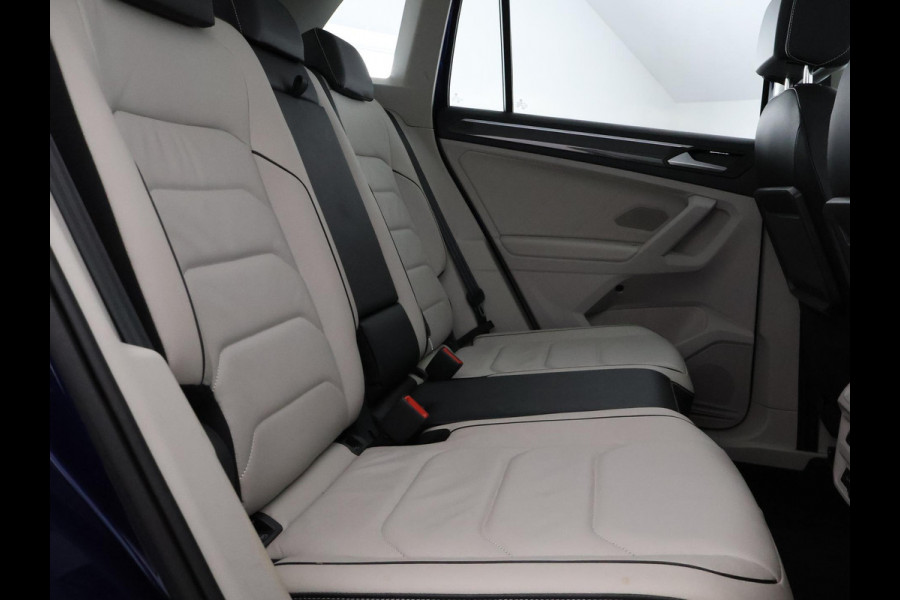 Volkswagen Tiguan 2.0 TSI 4Motion Highline Business Automaat | 360° Camera | Trekhaak | Vol leer | Stoelverwarming | Schuif-/Kanteldak |