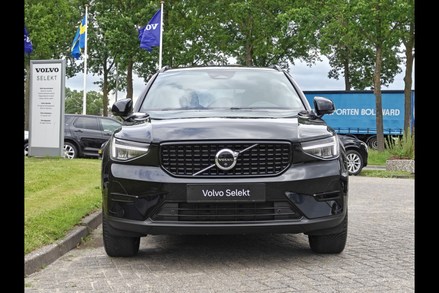 Volvo XC40 B3 177PK Automaat Plus Dark | H&K | Elektr. Stoelen | Verw. voorstoelen | ACC | 19'' |