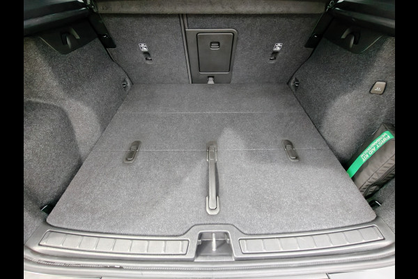 Volvo XC40 B3 177PK Automaat Plus Dark | H&K | Elektr. Stoelen | Verw. voorstoelen | ACC | 19'' |