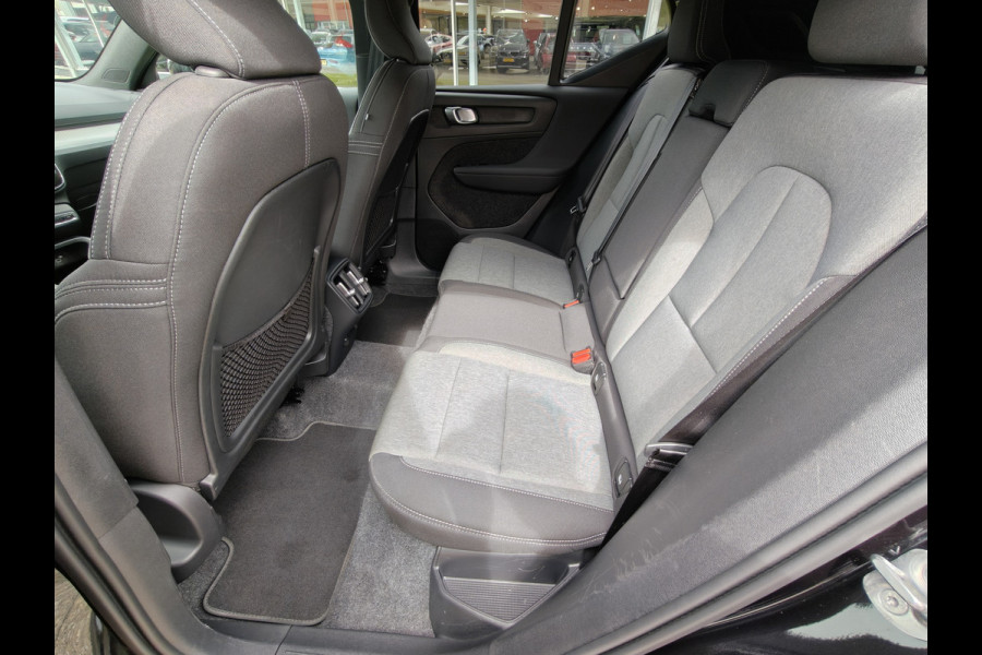 Volvo XC40 B3 177PK Automaat Plus Dark | H&K | Elektr. Stoelen | Verw. voorstoelen | ACC | 19'' |