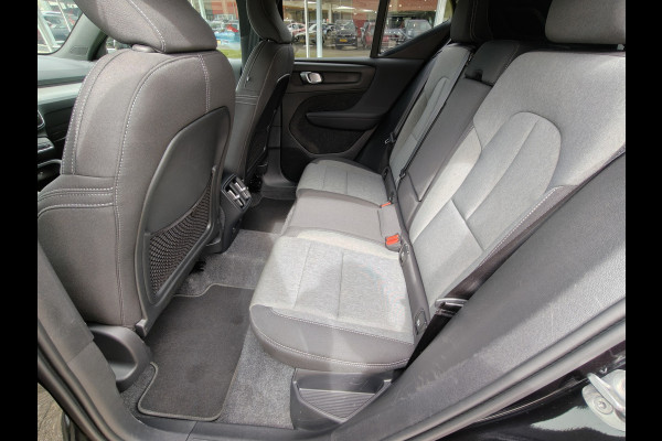 Volvo XC40 B3 177PK Automaat Plus Dark | H&K | Elektr. Stoelen | Verw. voorstoelen | ACC | 19'' |