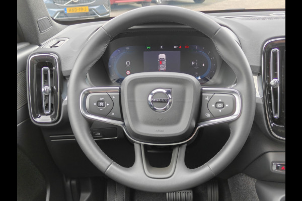Volvo XC40 B3 177PK Automaat Plus Dark | H&K | Elektr. Stoelen | Verw. voorstoelen | ACC | 19'' |
