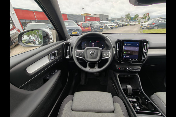 Volvo XC40 B3 177PK Automaat Plus Dark | H&K | Elektr. Stoelen | Verw. voorstoelen | ACC | 19'' |