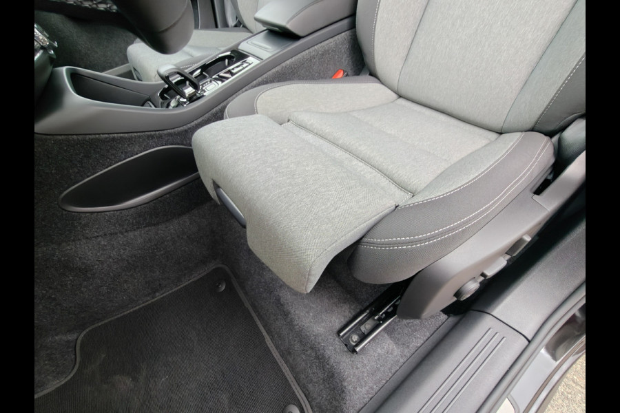 Volvo XC40 B3 177PK Automaat Plus Dark | H&K | Elektr. Stoelen | Verw. voorstoelen | ACC | 19'' |