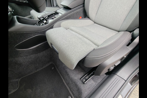 Volvo XC40 B3 177PK Automaat Plus Dark | H&K | Elektr. Stoelen | Verw. voorstoelen | ACC | 19'' |