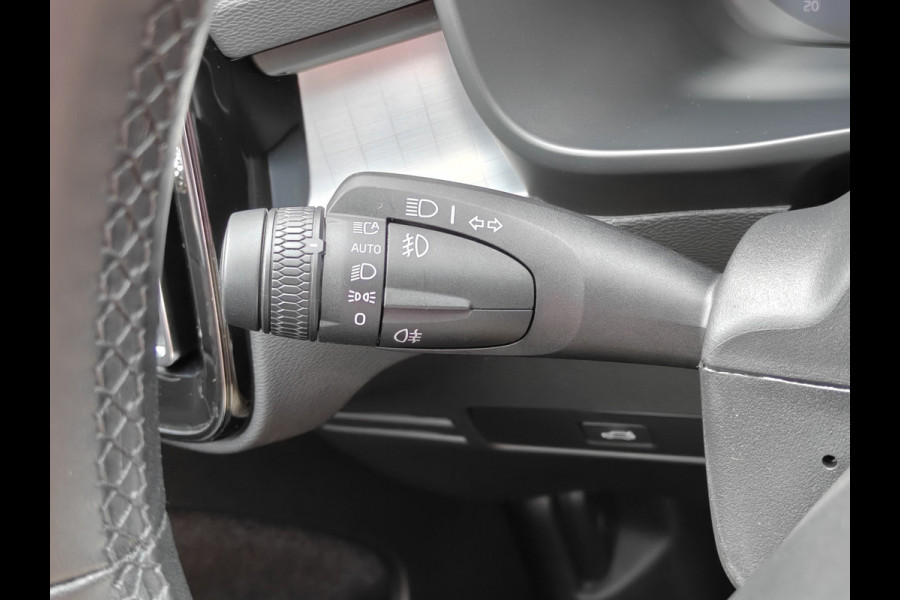 Volvo XC40 B3 177PK Automaat Plus Dark | H&K | Elektr. Stoelen | Verw. voorstoelen | ACC | 19'' |
