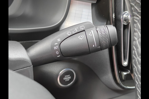 Volvo XC40 B3 177PK Automaat Plus Dark | H&K | Elektr. Stoelen | Verw. voorstoelen | ACC | 19'' |