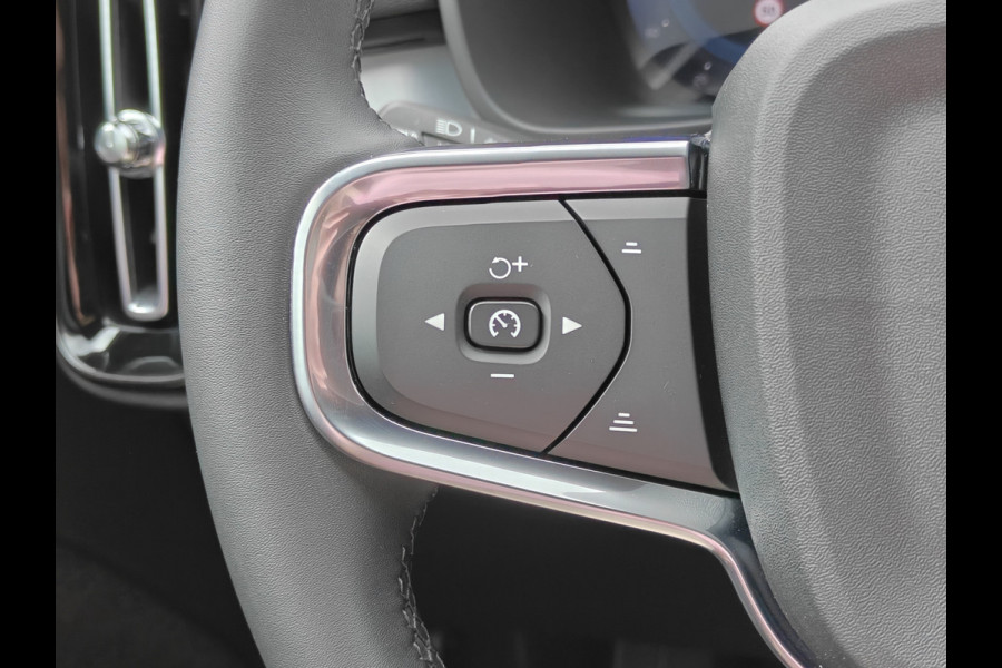 Volvo XC40 B3 177PK Automaat Plus Dark | H&K | Elektr. Stoelen | Verw. voorstoelen | ACC | 19'' |