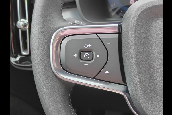Volvo XC40 B3 177PK Automaat Plus Dark | H&K | Elektr. Stoelen | Verw. voorstoelen | ACC | 19'' |