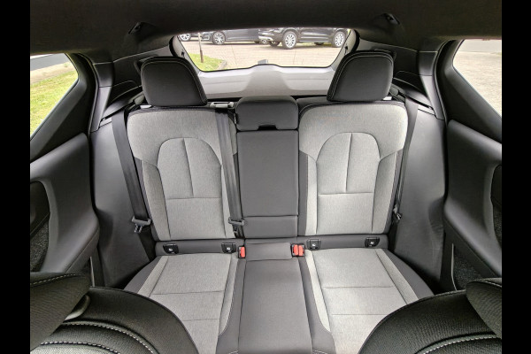 Volvo XC40 B3 177PK Automaat Plus Dark | H&K | Elektr. Stoelen | Verw. voorstoelen | ACC | 19'' |