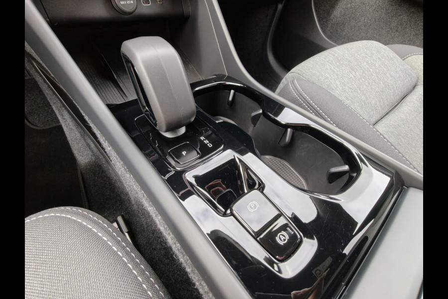 Volvo XC40 B3 177PK Automaat Plus Dark | H&K | Elektr. Stoelen | Verw. voorstoelen | ACC | 19'' |